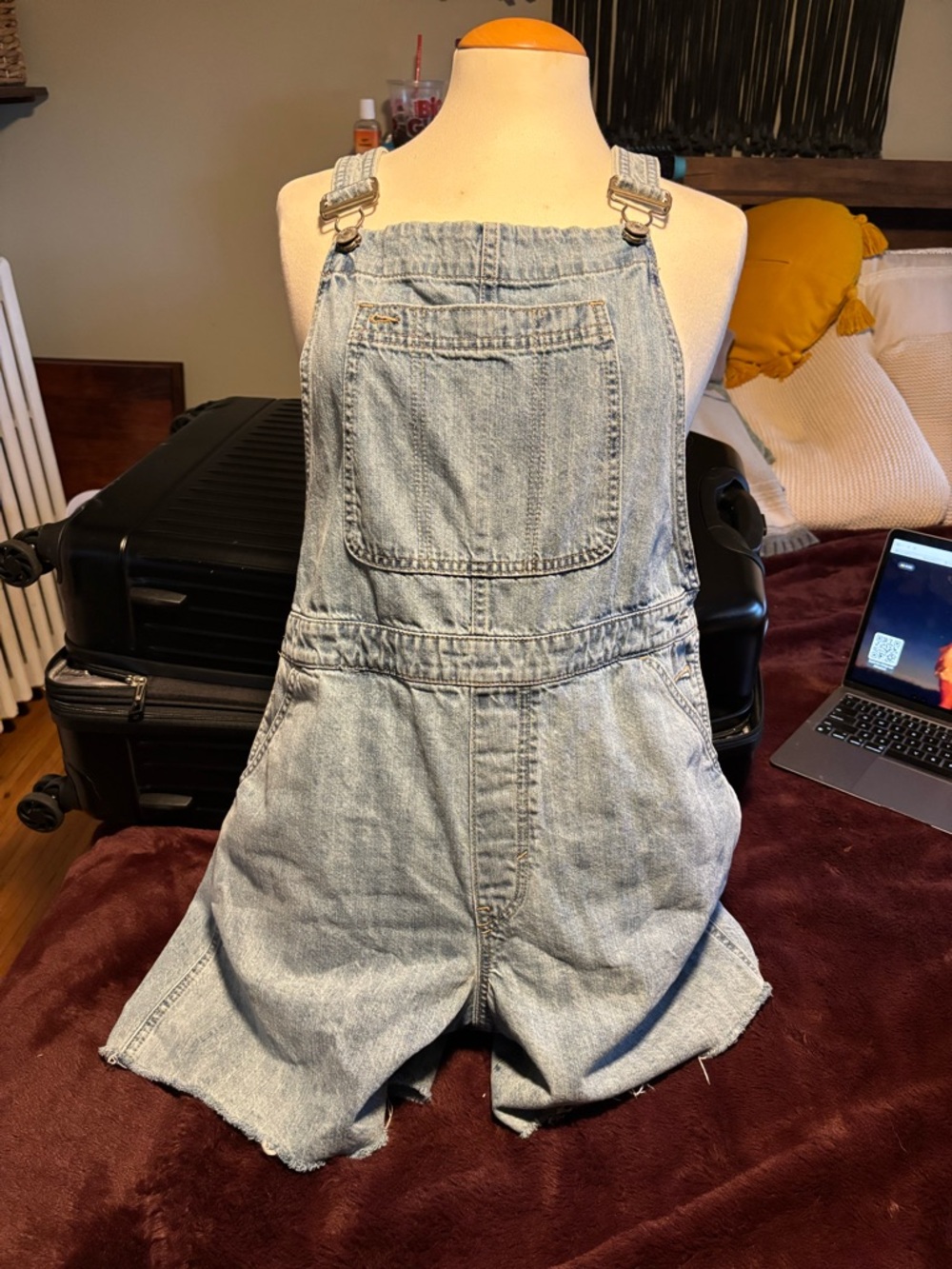 GAP Vintage Women’s Denim Overalls Shorts size Large